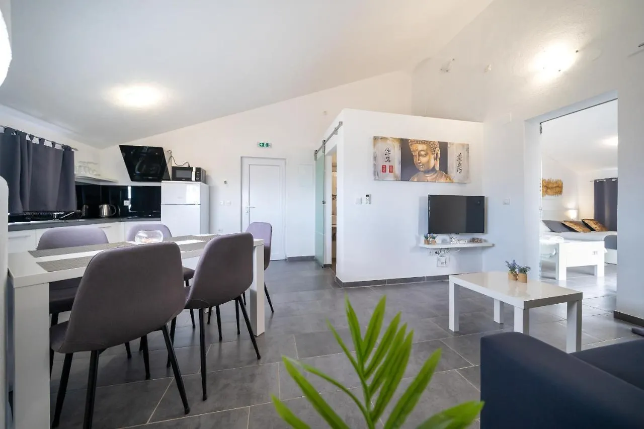 Holiday Apartments Amarilis Pakostane Croatia